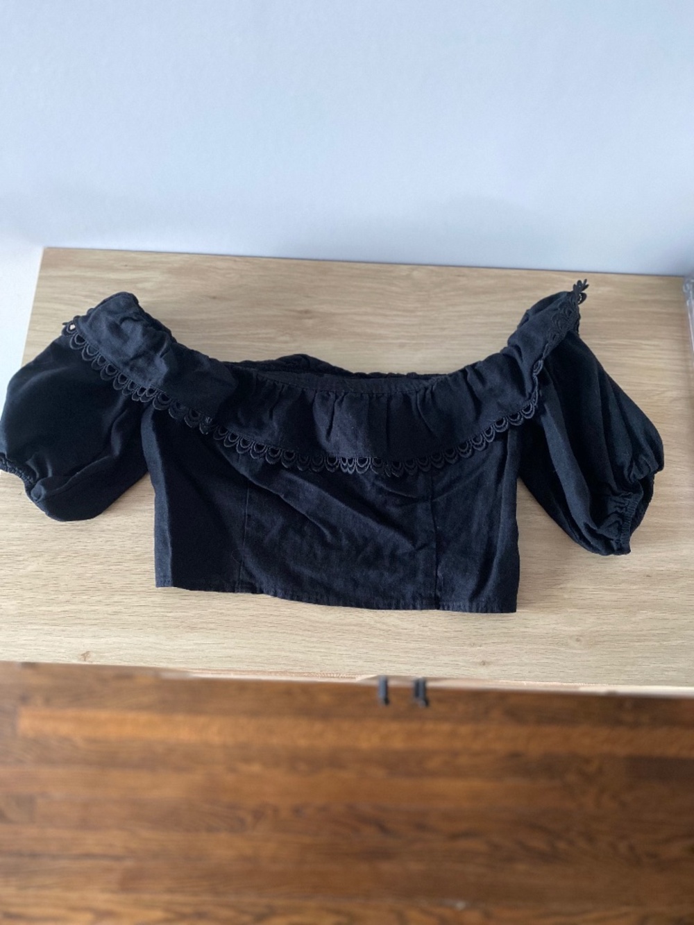 EXPRESS - off the shoulder crop top